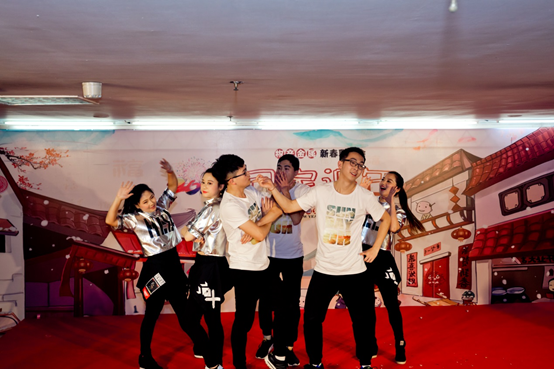 1485239132696512AD56.png blob.png